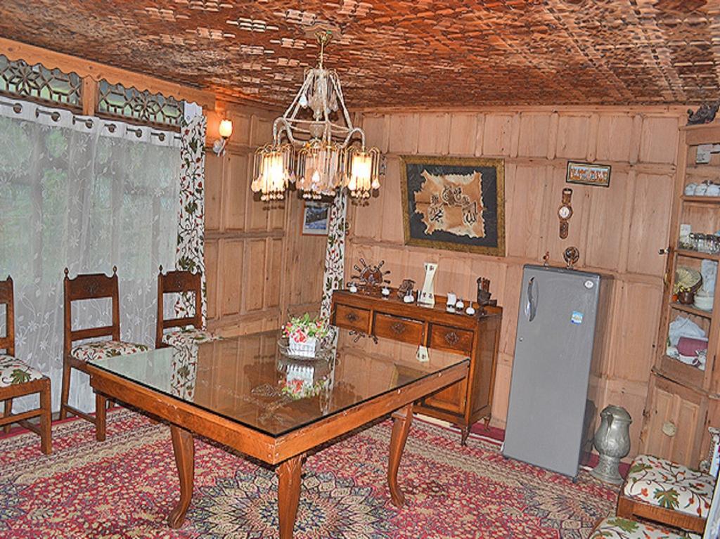 Akbar Group Of Heritage Houseboats Nagin Bagh Exteriör bild