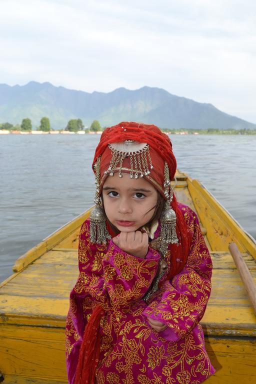Akbar Group Of Heritage Houseboats Nagin Bagh Exteriör bild