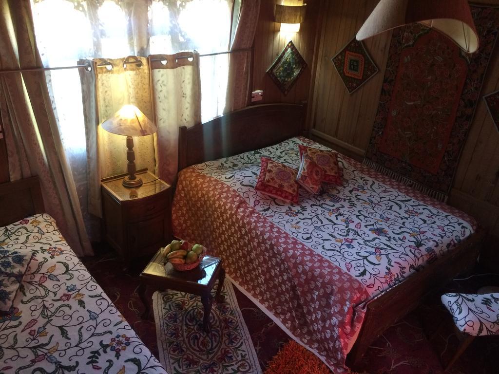 Akbar Group Of Heritage Houseboats Nagin Bagh Exteriör bild