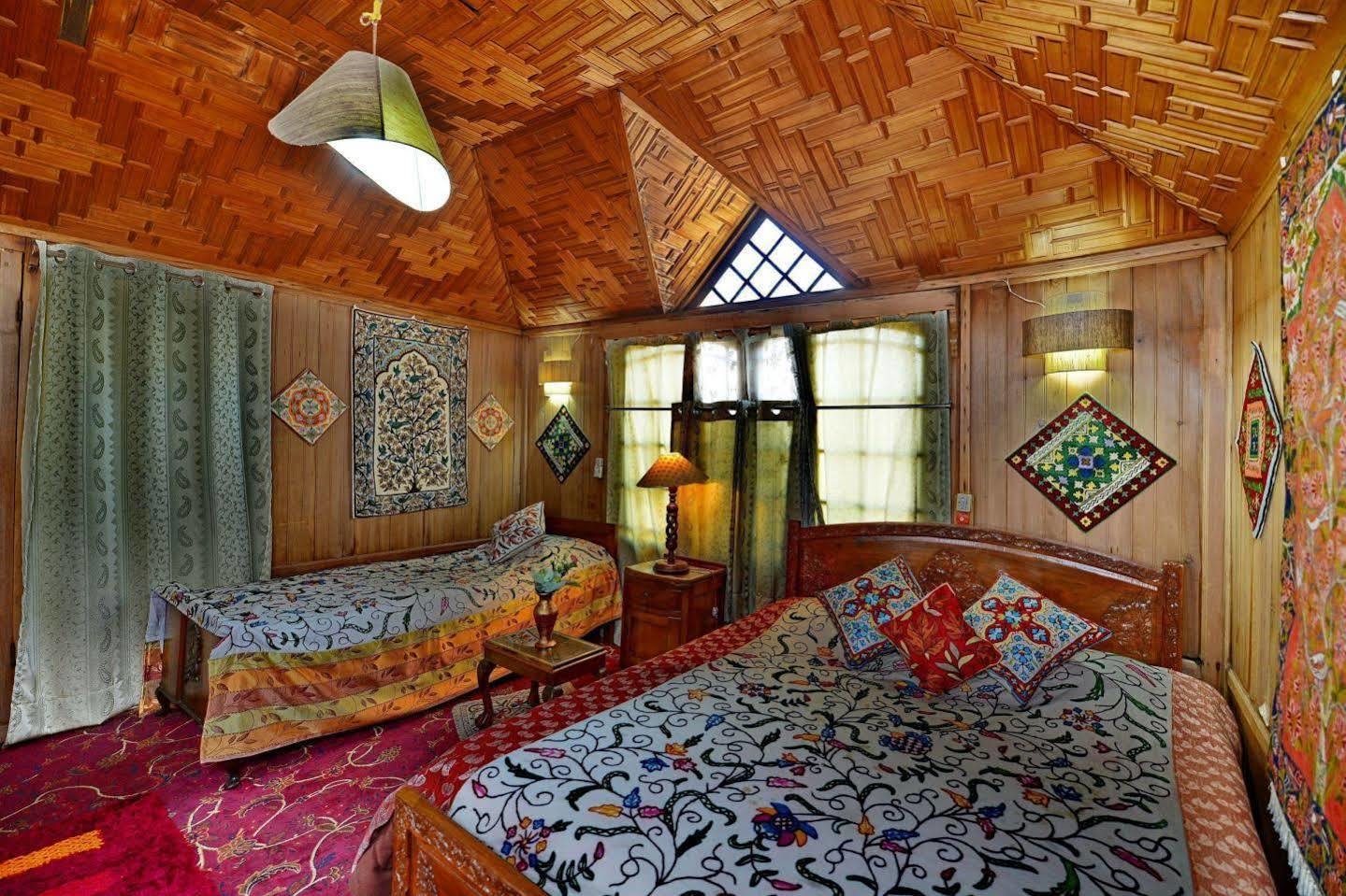 Akbar Group Of Heritage Houseboats Nagin Bagh Exteriör bild