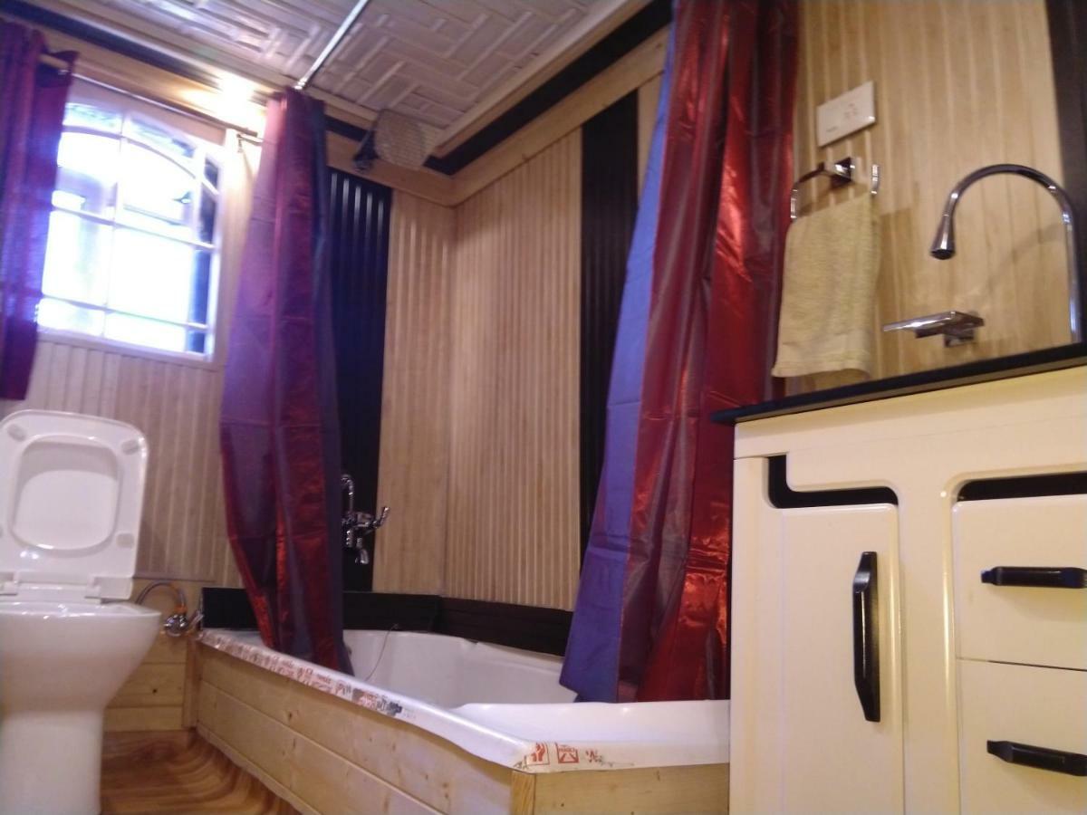 Akbar Group Of Heritage Houseboats Nagin Bagh Exteriör bild